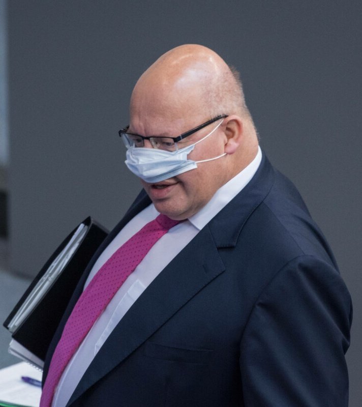 IsarJesus's tweet photo. Während unter anderem Peter #Altmaier (CDU) das Wirtschaftsministerium führte, wurde die Transformation der 🇩🇪 Wirtschaft total verschlafen. Ein Robert #Habeck macht jetzt diesen Zeitverlust wett. https://t.co/ddLJlWCW6J