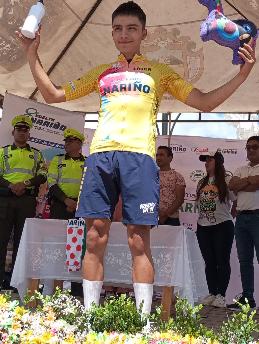 almeida_ernesto's tweet photo. #ApasionadoPorElCiclismo #KevinNavas @TBG_EC brillante vencedor de la octava #VueltaNariño @Cresatelitalecu @pamozaec @TulcanOnline @EmbalajeFinalEc @BiciGoga @MTVCiclismo https://t.co/4MxEfZbewO