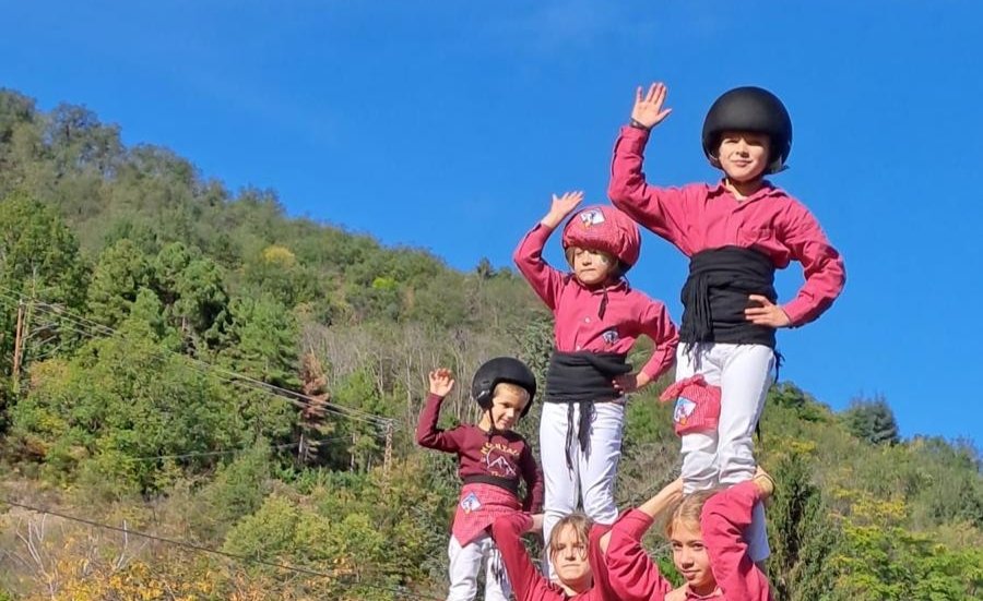 CasalConflent's tweet photo. Avui diumenge tots fem #pinya a la #FestadelaPoma a #Saorra!
Hem gaudit de #germanor #música #amistat #castells #pilars #gralles #jovent #tradicions i #culturapopular! #Somateneus #somterritori #somtradicio #somCatalunya @LluisPuigGordi @324cat @AteneusCat @AnnaSimo @AteneusCat https://t.co/Lyw2ImeOkd