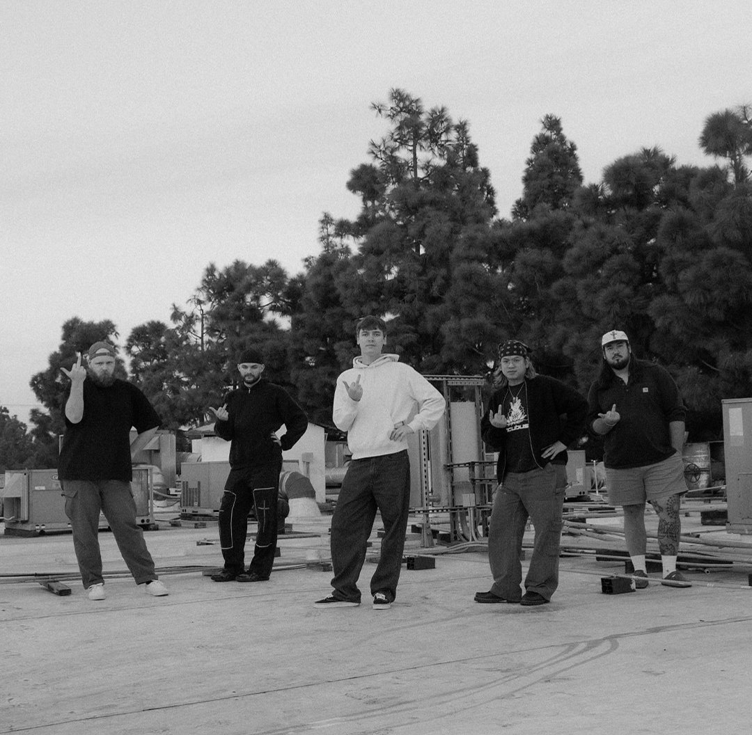 SOTSPodcast's tweet photo. Knocked Loose slay in new photograph. https://t.co/Asgxk7anBj