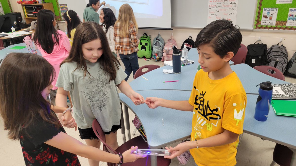 Circuit inquiry stations 💡🤔🔋
<a href="/DrRodriguezElem/">Dr. Rodriguez STEM Academy</a>
<a href="/hcisd/">charlene albertson</a>
#stem
#4CS
#inquiry
