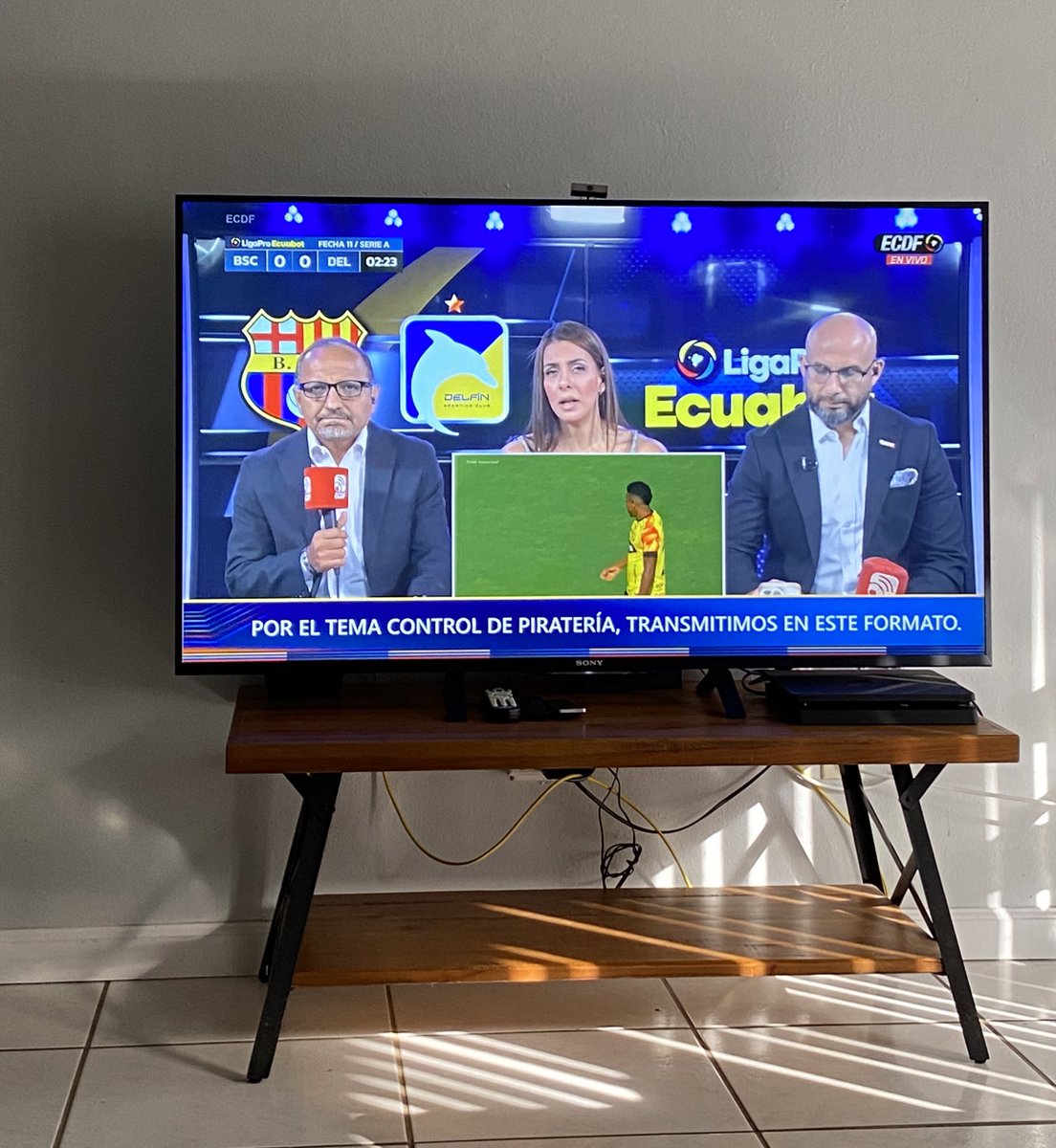 MQdesigns13's tweet image. Para ver así un partido por el cual se paga. Mejor no veo nada, sin una mierda #ECDF #LigaProEcuabet #😡😡😡