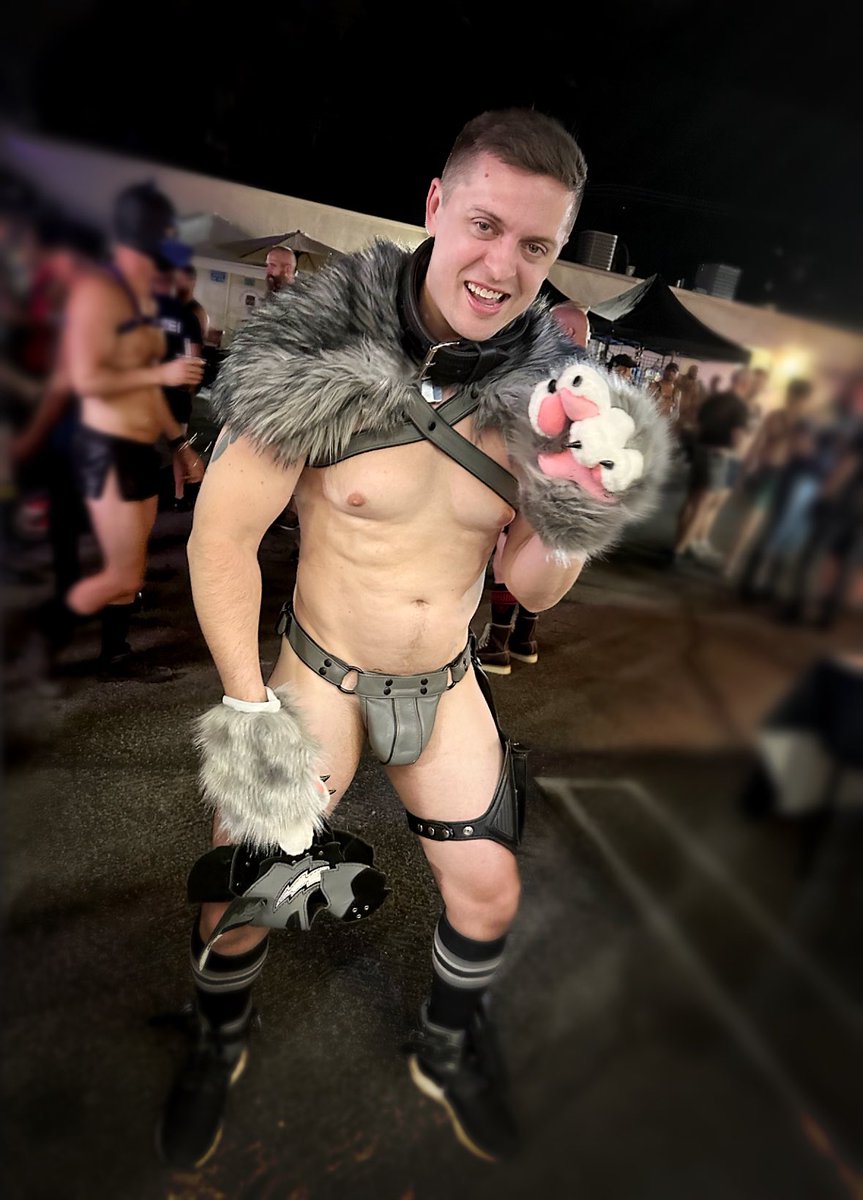 Big bad emotional support werewolf boyfriend and Flagging Red riding hood reporting for duty! 

🐺 Happy Howloween! <a href="/KristoferWeston/">Kristofer</a>