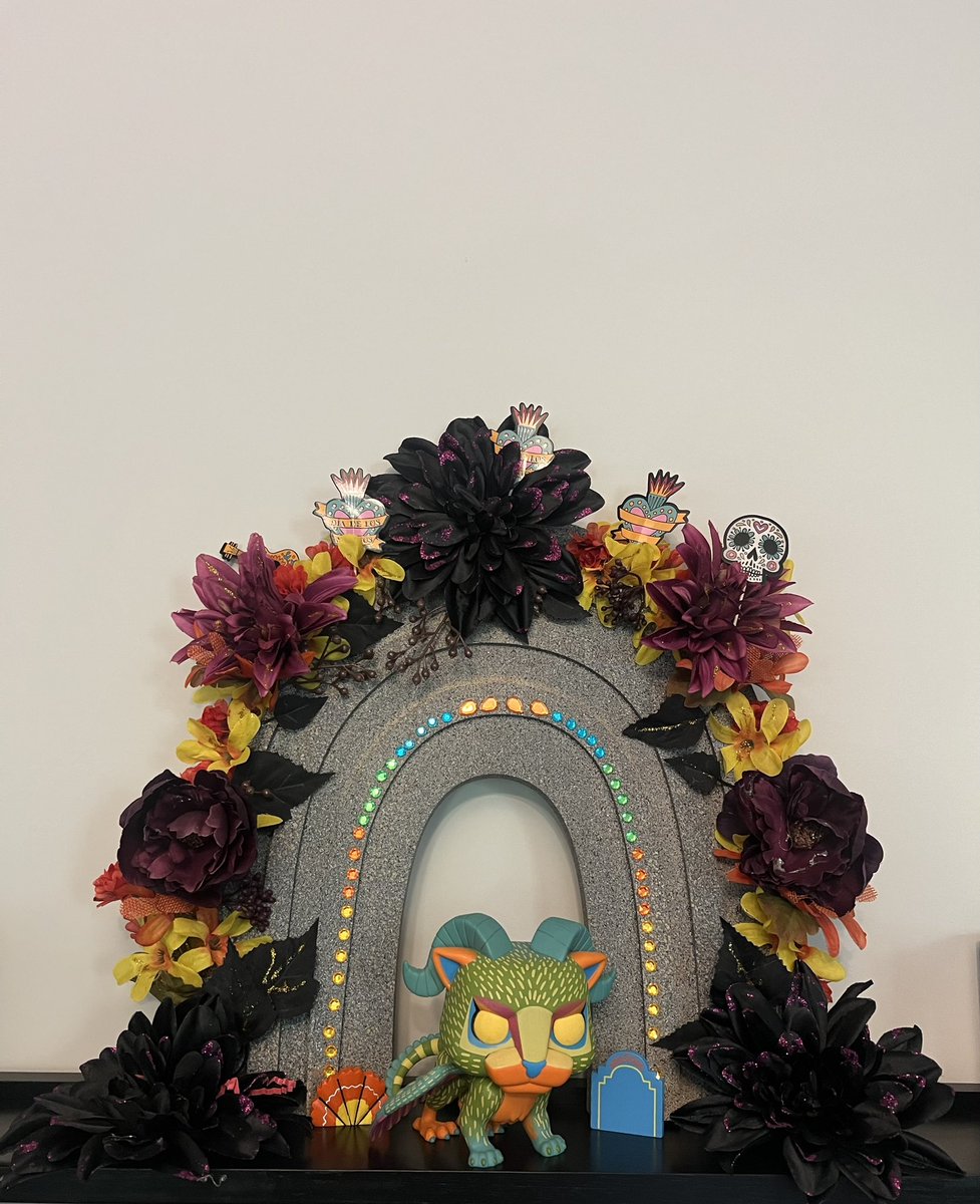 dj3cb's tweet image. It’s Day 3 of our #FunkoPhotoADayChallenge ! And today’s theme : frightful Feline 

Pepita is guarding the gate as today is October 27 and all our heavenly pets will make the trip to come back and spend some time with us ❤️!! #DiaDeLosMuertos 

To Enter: Post a photo of today’s…