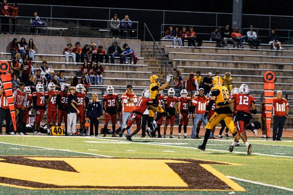 tjakecella's tweet image. One day they will know your name kid. Keep doing you son.