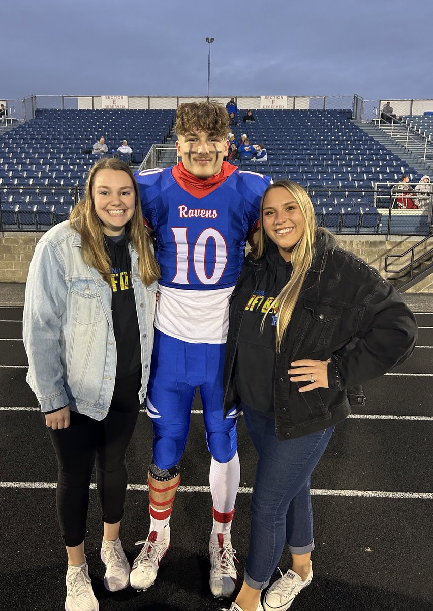 ms_ckramer's tweet photo. So proud of the seniors for giving their all one last time Friday night! 🏈📣💙✨ #SeniorNight #RavenPride https://t.co/4Oj6n0pBH7