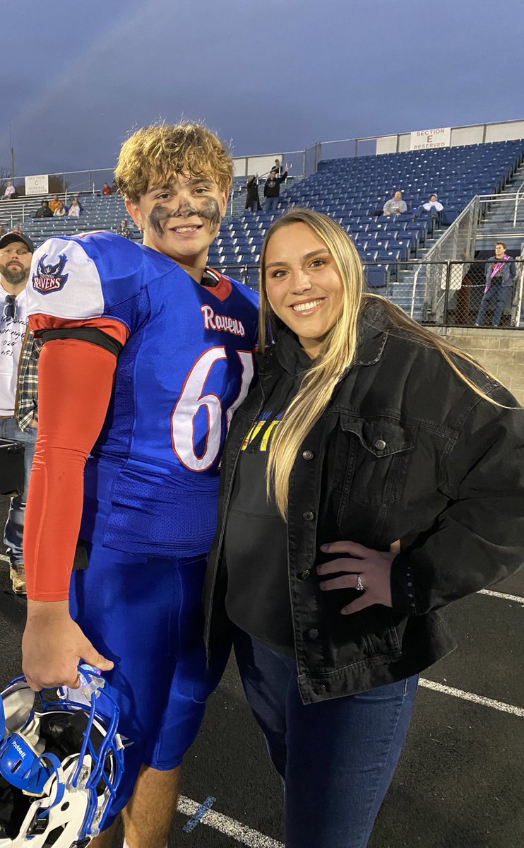 ms_ckramer's tweet photo. So proud of the seniors for giving their all one last time Friday night! 🏈📣💙✨ #SeniorNight #RavenPride https://t.co/4Oj6n0pBH7