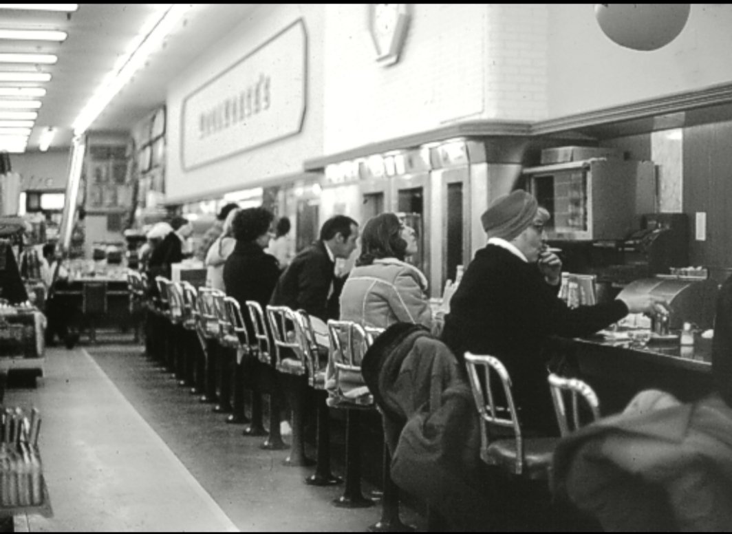 Tjeerd001's tweet photo. Did anyone here ever eat at a Woolworth's lunch counter? https://t.co/Xf3ih8p6Uh