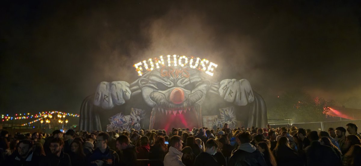 TWeinlein's tweet image. Männerabend auf der #Traumatica 🤗

Mit 6 Arbeitskollegen machen wir den #EuropaPark unsicher.