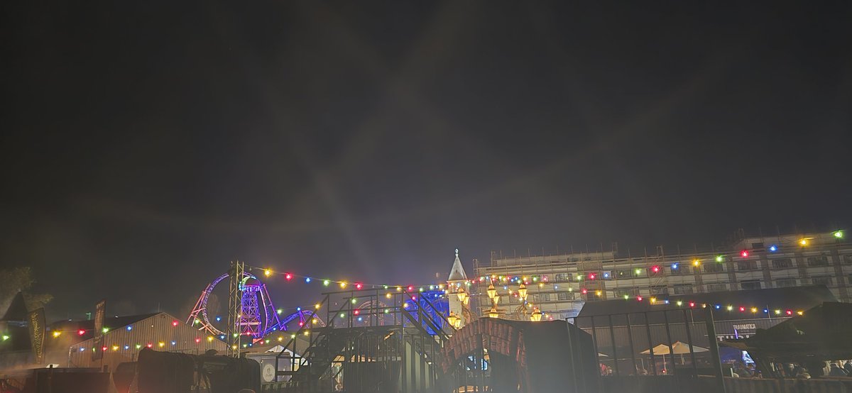 TWeinlein's tweet image. Männerabend auf der #Traumatica 🤗

Mit 6 Arbeitskollegen machen wir den #EuropaPark unsicher.