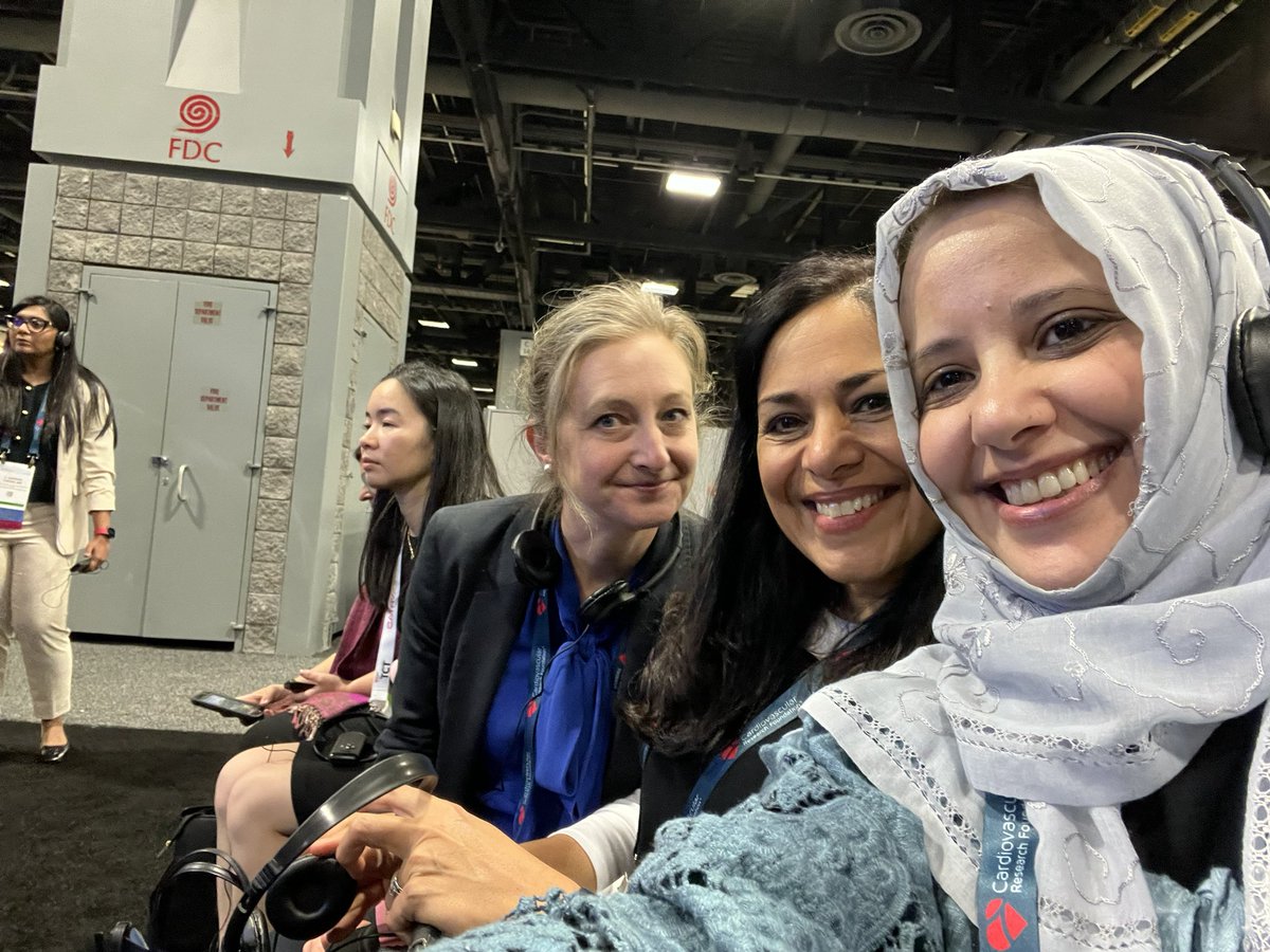 mirvatalasnag's tweet photo. @mmamas1973 @fischman_david @aymanka Dude where’s our selfie 😁
Here are my day #TCT2024 pics..I feel more productive than you in that sense 🤩@ShrillaB @drsonyaburgess @aayshacader @AdelTash @dr_nouf81 @drptca @djc795 https://t.co/SK2VZm257b