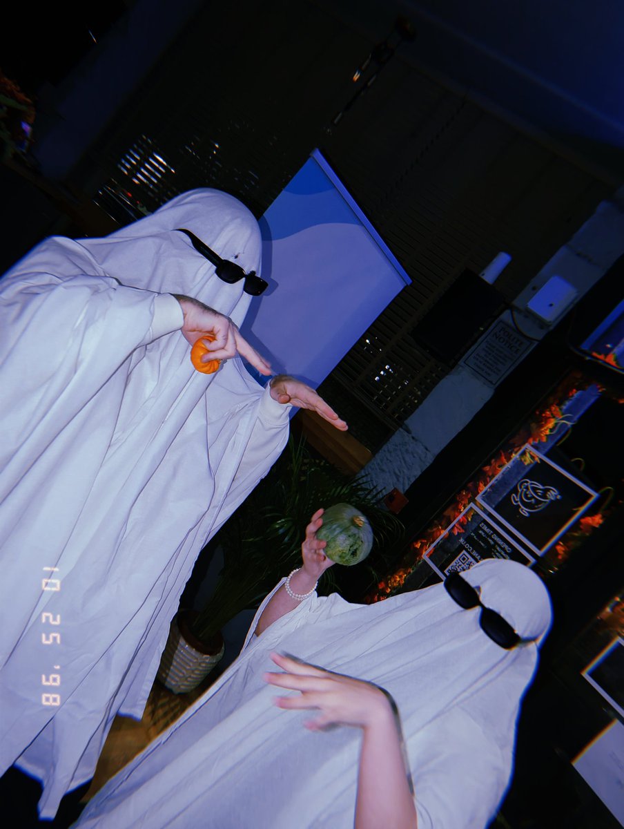FluffuBun's tweet photo. we took a break from haunting people to hang out with some game devs instead 😎 
always a great time at Hubworld socials hehe 🎃 https://t.co/gBiD69gzeo