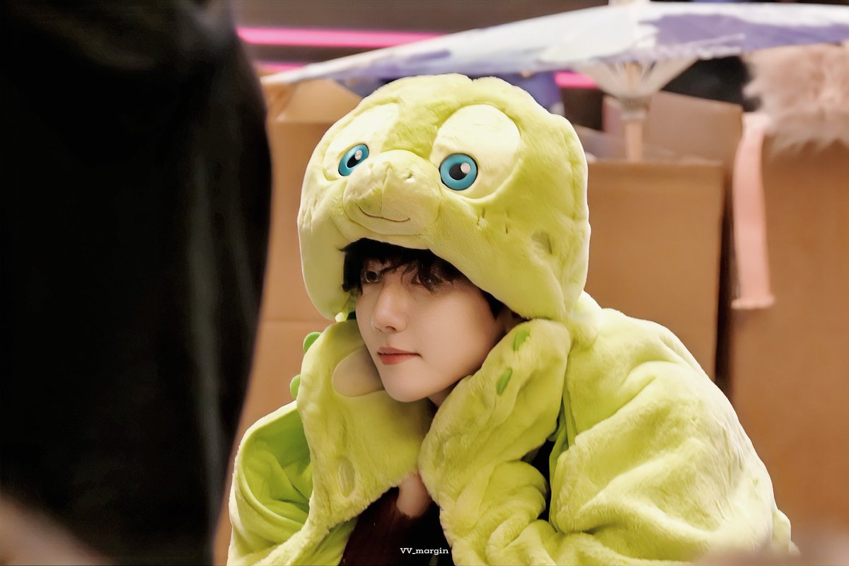 VV_margin506's tweet photo. 20241027 🇨🇳BEIJING
JINGDONG SIGN EVENT
📷@B_hundred_Hyun 
#BAEKHYUN  #백현 #백현이  
olu hyun～🐢 https://t.co/SWtaFxLOU4