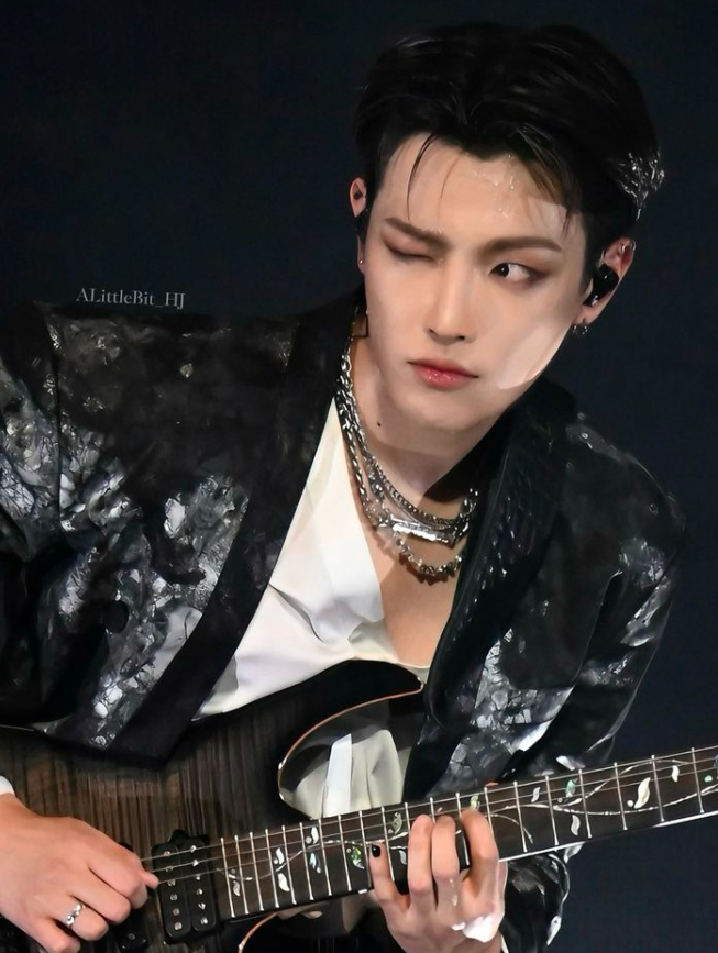 AboutMusicYT's tweet photo. Happy 26th birthday to Hongjoong of ATEEZ! https://t.co/tRCHfDSP5y