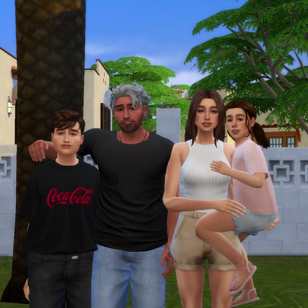 slnschfr's tweet photo. the cutest family 💕 #sims4 https://t.co/XguOnfOBrD