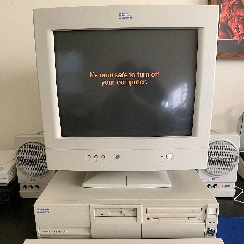 blankspac_e's tweet photo. IBM PC 340, via WilliamWild (Wikipedia) https://t.co/22F11JycAJ