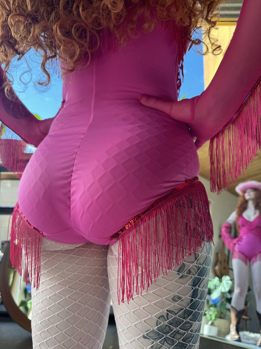 This is after 10 minutes of professional grade adjustments (ie me desperately tucking my cheeks in) and she’s still hungry