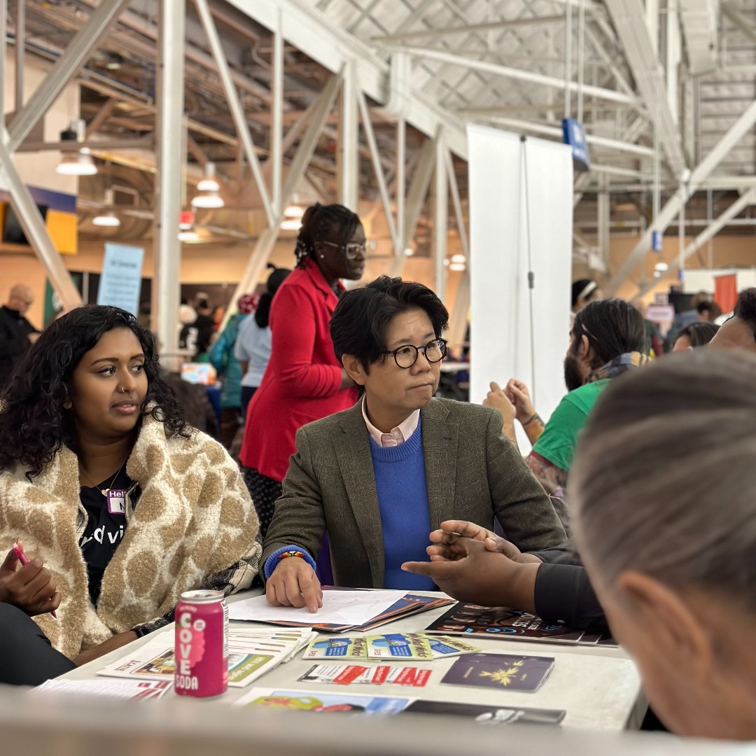 kristynwongtam's tweet photo. Navigating homelessness is tough, but Homeless Connect Toronto makes a remarkable impact, bringing together support providers together in a one-stop shop of free services including barbers, dentists, lawyers, and more. #HomelessConnect https://t.co/vVQqtJMxZ5