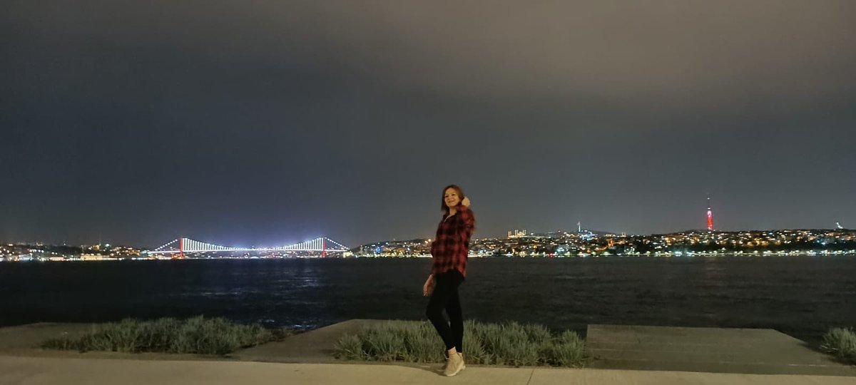 GnlBas1's tweet photo. Kendimi olan sevgimi hatırlatan o güzel şarkı sözü; ben zaten karda açan çiçeğim..🌸 https://t.co/oHz6fqIUNU