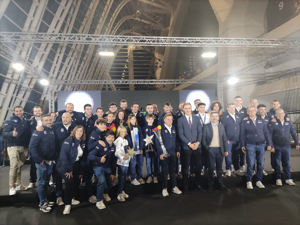 El equipo español ha recibido el trofeo a mejor país y concluye con varias fotos de grupo su participación exitosísima  en los #FIAMotorsportGames, de los que Diariomotor también se despide