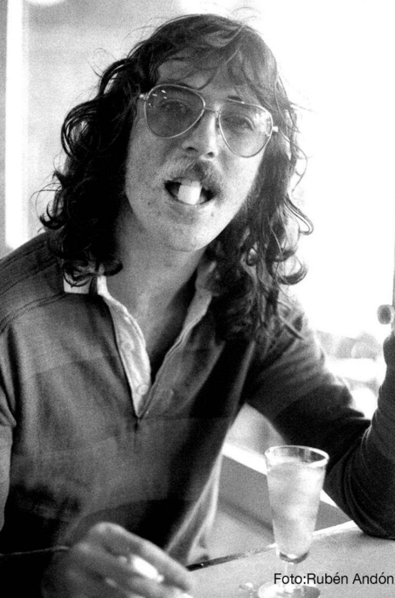 archivocharly's tweet photo. Charly García fotografiado por Rubén Andón | Punta del Este (1977) https://t.co/XKOuSn5tGT