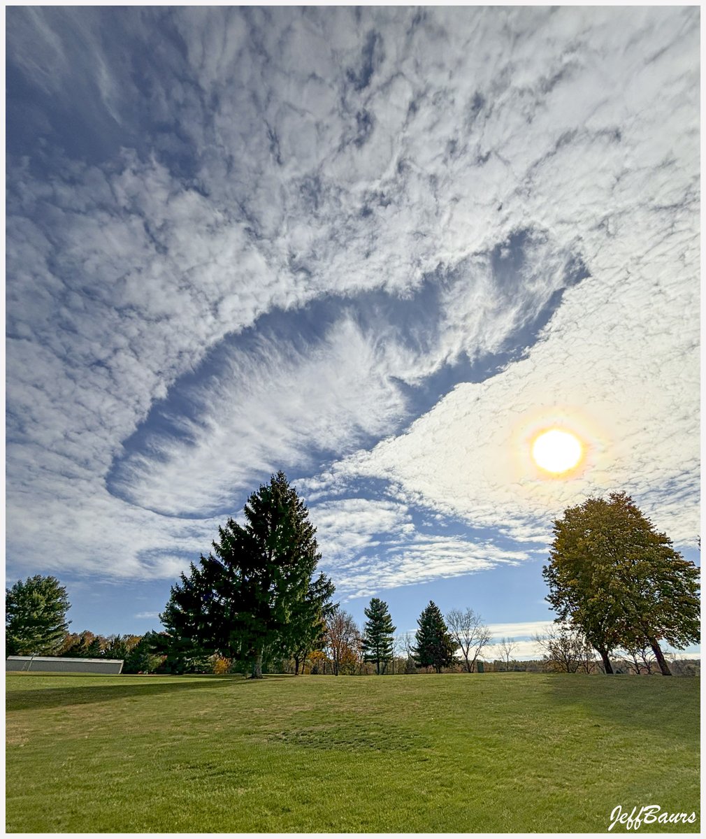 JeffBaurs's tweet photo. Fallstreak Hole over Mullenhurst Golf Course this morning. 
October 27, 2024. 11:47 am. 
#FallstreakHole #PunchHoleCloud #MullenhurstGolfCourse #Delton #BarryCounty #Michigan #PureMichigan #Miwx #Wmiwx https://t.co/ruyfJuy85u