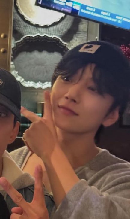 shujithinker's tweet photo. joshua in mingyu’s instagram post #조슈아 https://t.co/68AcWohvaC
