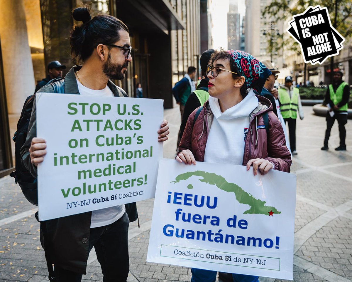 En calles de Nueva York, cientos de estadounidenses demandaron fin del bloqueo que gobierno EEUU mantiene contra el pueblo de Cuba.

Agradecemos este gesto solidario en vísperas de votación de resolución contra esa política en Asamblea General de Naciones Unidas.

#CubaNoEstáSola