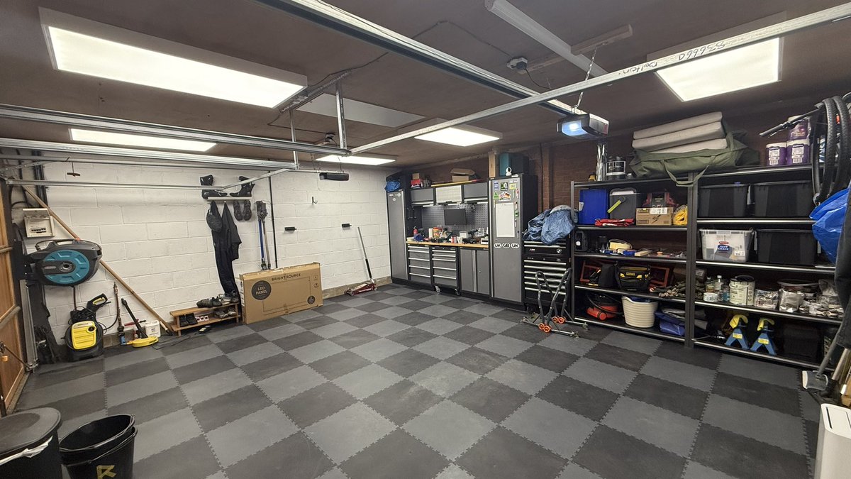 Carbores tweet media