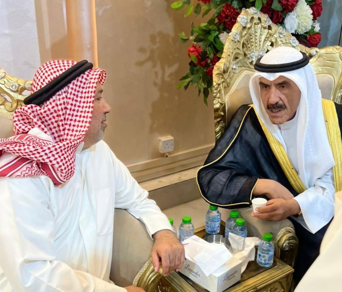 مااجمل لقاء الاحبة بعد غياب ، لقاء يريح النفوس المتعبة ، لحظاته مشرقة ، لقاء الاحباب سعود بن خالد بن اسميران والشيخ مبارك الفيصل الصباح فصل من فصول الحب والوفاء والاخلاص .