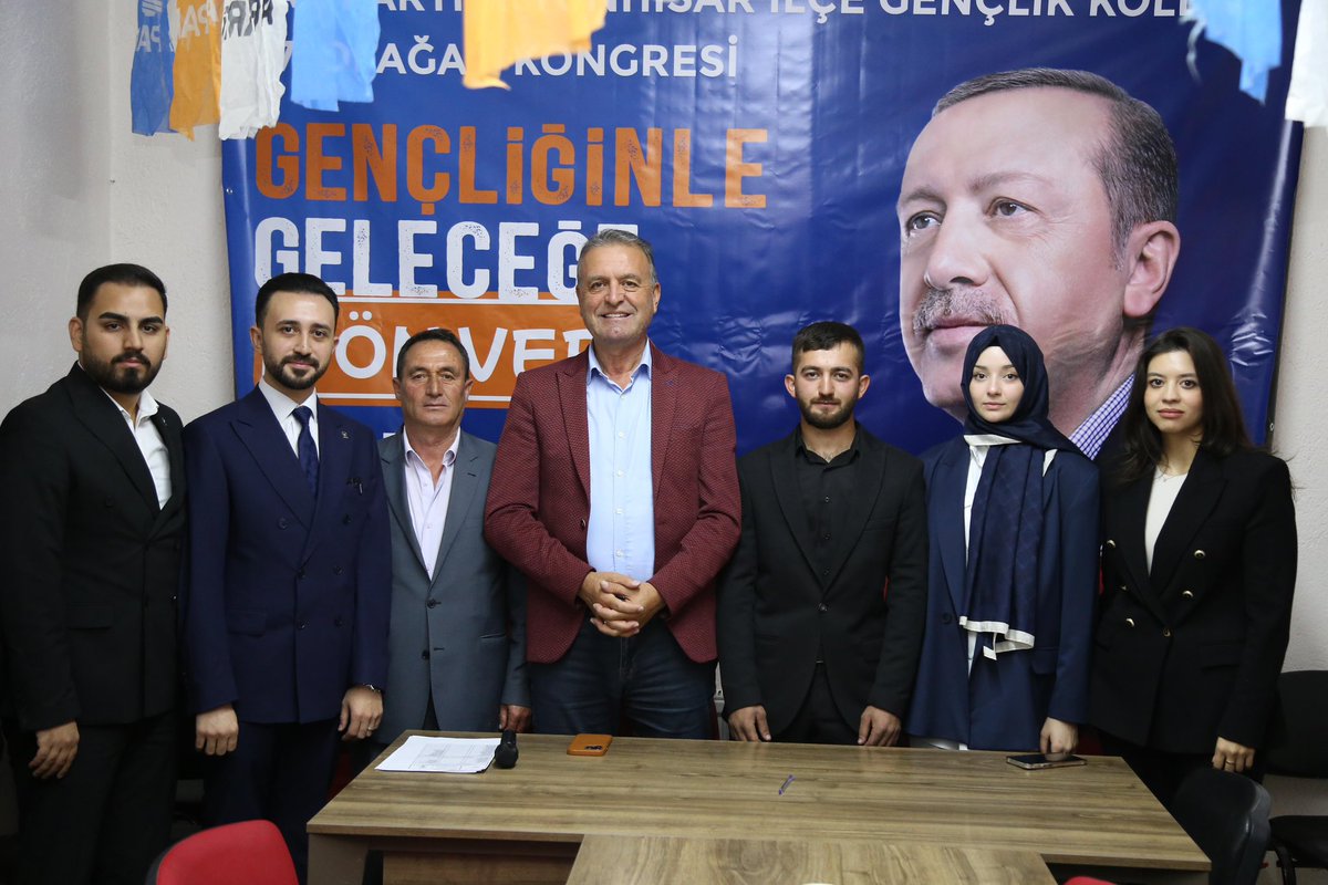 olcaonur1's tweet photo. Bugün AK Parti Altunhisar Gençlik Kolları 7. Olağan Kongremizi büyük bir coşkuyla gerçekleştirdik! 🇹🇷

Beraberliğimizin gücünü bir kez daha gösterdik! 🙌🏼👏🏼

Emeği geçen tüm yol arkadaşlarımıza ve genç kardeşlerimize teşekkürler! 💪🇹🇷

Birlikte daha güçlü, daha kararlıyız! 💫 https://t.co/xcfZOXDytO