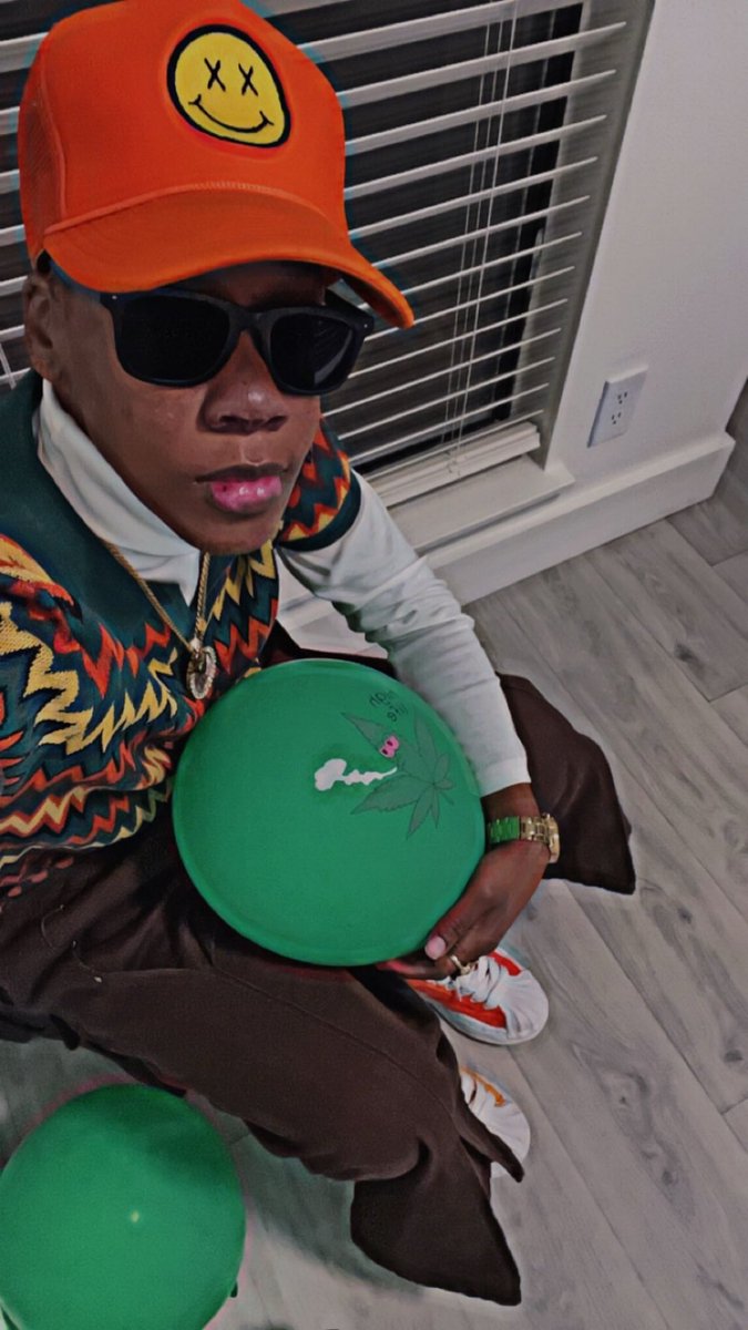 Professor_CAM_'s tweet image. I got the most compliments on my pants last night 🥰 #Elmiene 🧡💛🤍🤎 #AboutLastNight 📍#CrazyVibes 🔥😍