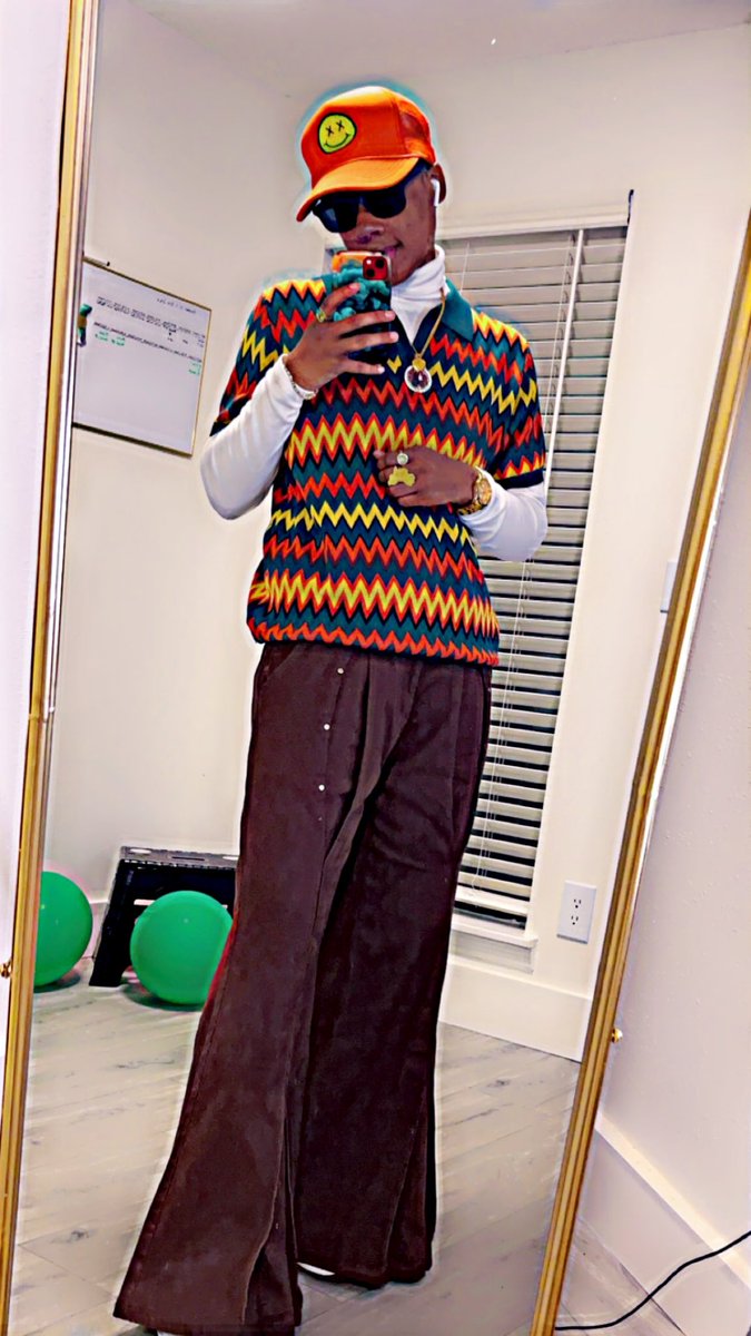 Professor_CAM_'s tweet image. I got the most compliments on my pants last night 🥰 #Elmiene 🧡💛🤍🤎 #AboutLastNight 📍#CrazyVibes 🔥😍