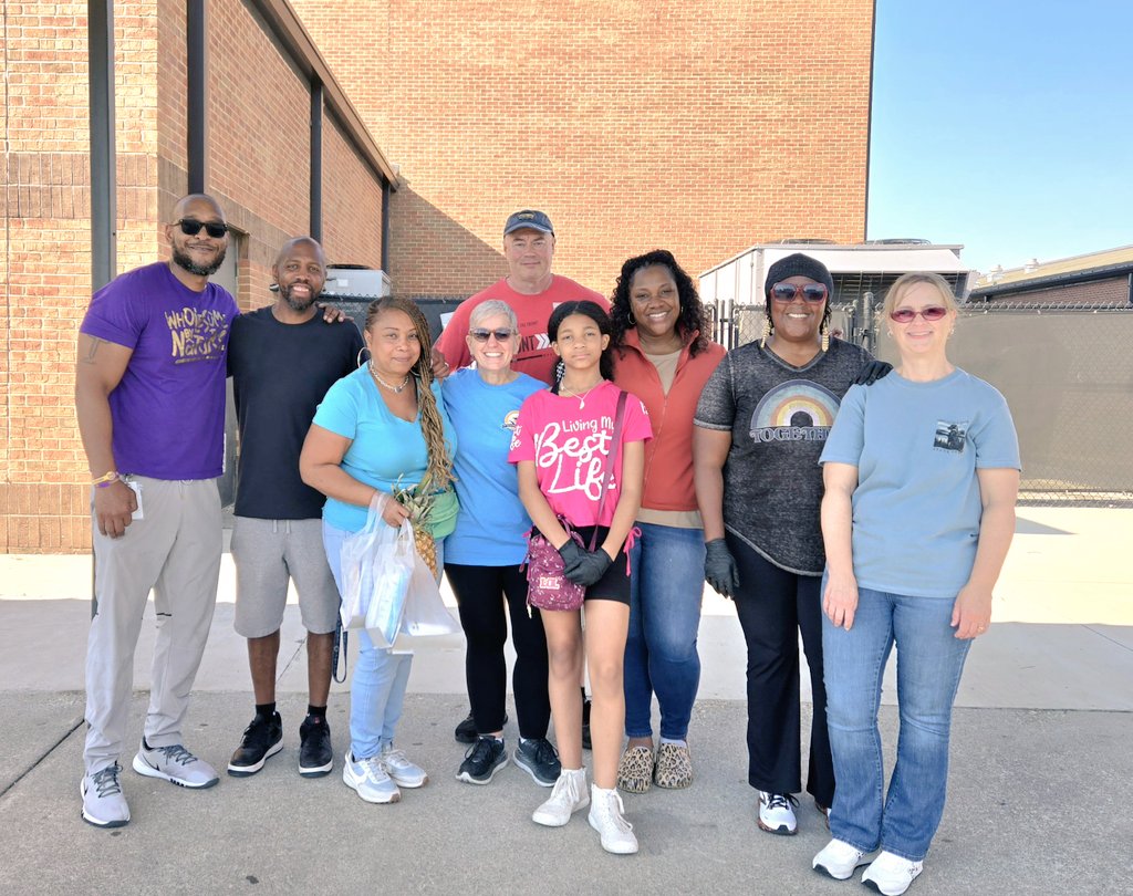 KimCayetano4's tweet image. Thanks, Goodr/WellStar Health System and the Paulding County School District employees (family of PCSD employees) for volunteering Saturday as our families picked up food, literature &amp;amp; additional resources. It really takes a village!
#PCSD❤️WellStar/Goodr