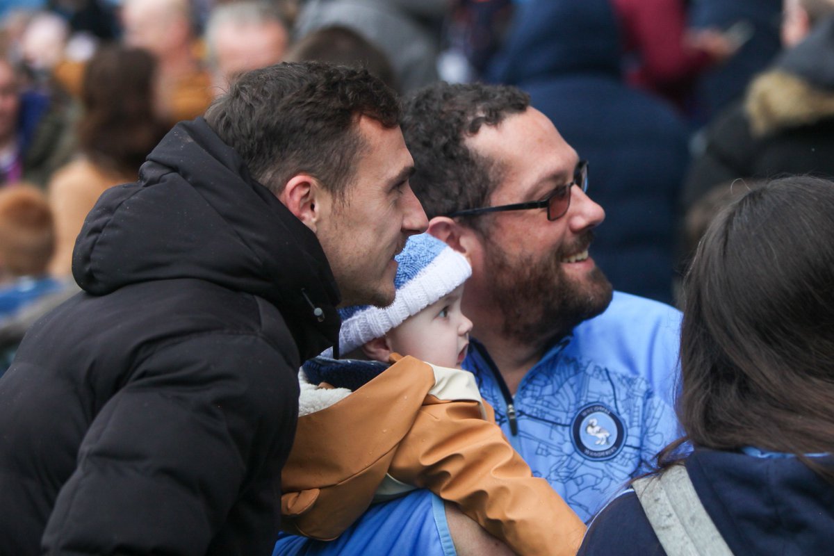 Wycombe Wanderers (@wwfcofficial) on Twitter photo 🤳 Always meet your heroes!
Although not involved in the squad, Sam Vokes, <a href="/JasperPattenden/">Jasper Pattenden</a>, <a href="/KieranSadlier/">Kieran Sadlier</a> and <a href="/Jscowen6/">Josh Scowen</a> put smiles on faces around Adams Park on Saturday. 🤳 Always meet your heroes!
Although not involved in the squad, Sam Vokes, <a href="/JasperPattenden/">Jasper Pattenden</a>, <a href="/KieranSadlier/">Kieran Sadlier</a> and <a href="/Jscowen6/">Josh Scowen</a> put smiles on faces around Adams Park on Saturday.