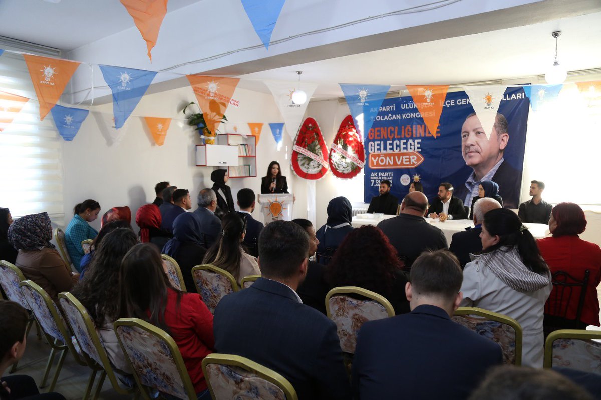 olcaonur1's tweet photo. Bugün AK Parti Ulukışla Gençlik Kolları 7. Olağan Kongremizi büyük bir coşkuyla gerçekleştirdik! 🇹🇷

Beraberliğimizin gücünü bir kez daha gösterdik! 🙌🏼👏🏼

Emeği geçen tüm yol arkadaşlarımıza ve genç kardeşlerimize teşekkürler! 💪🇹🇷

Birlikte daha güçlü, daha kararlıyız! 💫 https://t.co/SVADq1aa4d