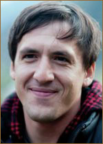 Артуру Смольянинову сегодня 41...Актëру, инагенту и даже тиррарюге, призывающего отвезти каждого гордящегося в Украину, в места наиболее кровопролитные и смертоносные, ну мол, чтоб ощутили всë захвабаждение. С днëм рождения тебя, человек! Спасибо за совесть! Многая лета, Артур!