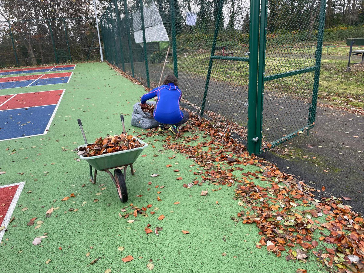 We are so thankful to our members &amp; Friends of Maryhill Park for taking the time out today to clear the autumn leaves from our courts . 🍁🍂🎾 We really appreciate your hard work &amp; effort, to keep everyone safe. THANK YOU. 🙏🙌🫶

#teammctc #maryhilltennis #growingthegame