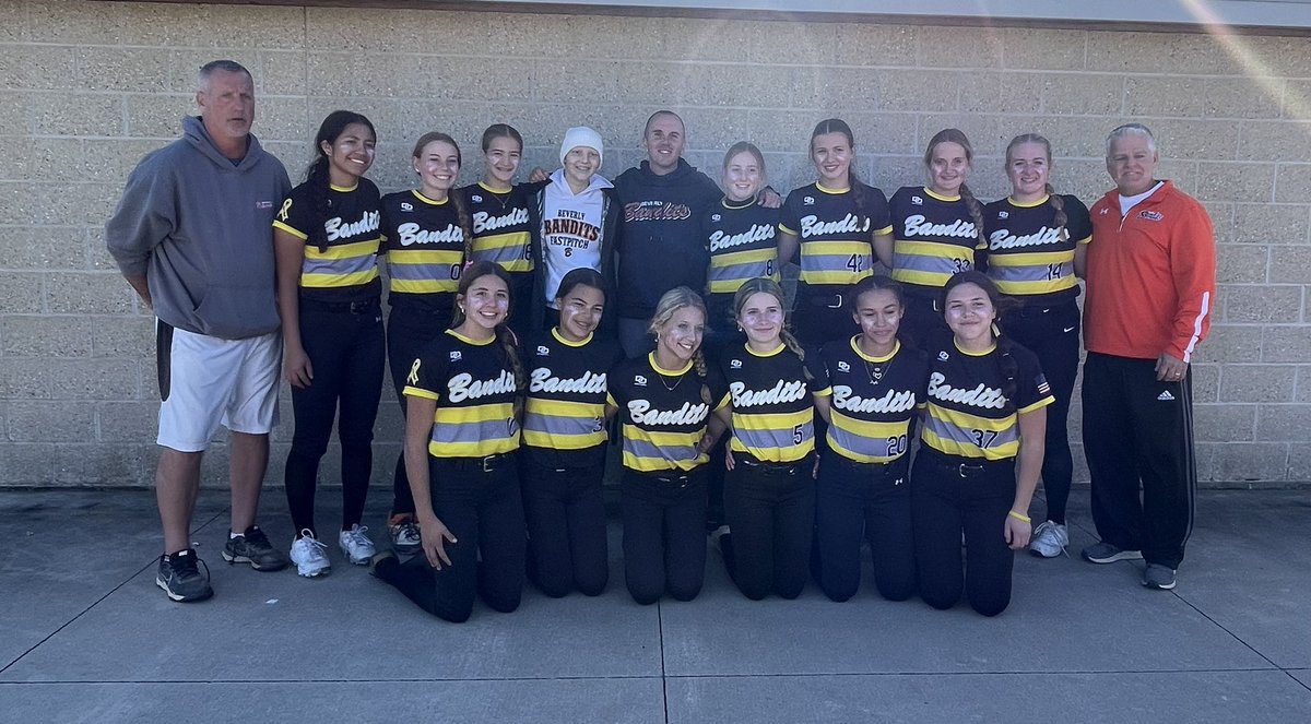 This team loves to COMPETE‼️ 4-0 this weekend in Peoria 🎗️🎗️🎗️