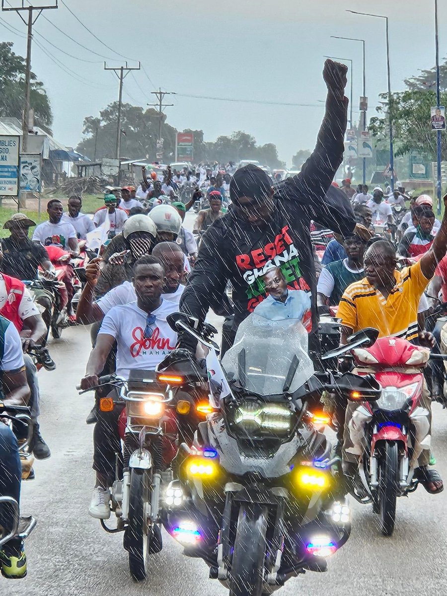 Maleek Basintale (@malik_basintale) on Twitter photo In the Rains and through the storms, we shall stand for the future of Ghana. 
We shall stand with <a href="/JDMahama/">John Dramani Mahama</a> 
We Can't Fail the Masses π¬π In the Rains and through the storms, we shall stand for the future of Ghana. 
We shall stand with <a href="/JDMahama/">John Dramani Mahama</a> 
We Can't Fail the Masses π¬π
