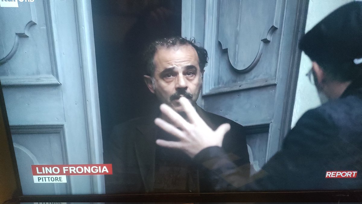 unoenessunoe's tweet photo. Che vicenda imbarazzante quella del #Manetti, rubato nel 2013 in un castello in Piemonte alla signora #Buzio e molto uguale ad un quadro di #Sgarbi con una candela disegnata da un restauratore e falsario. Secondo la perizia della procura di Macerata sono uguali #report https://t.co/NlAv28idWa