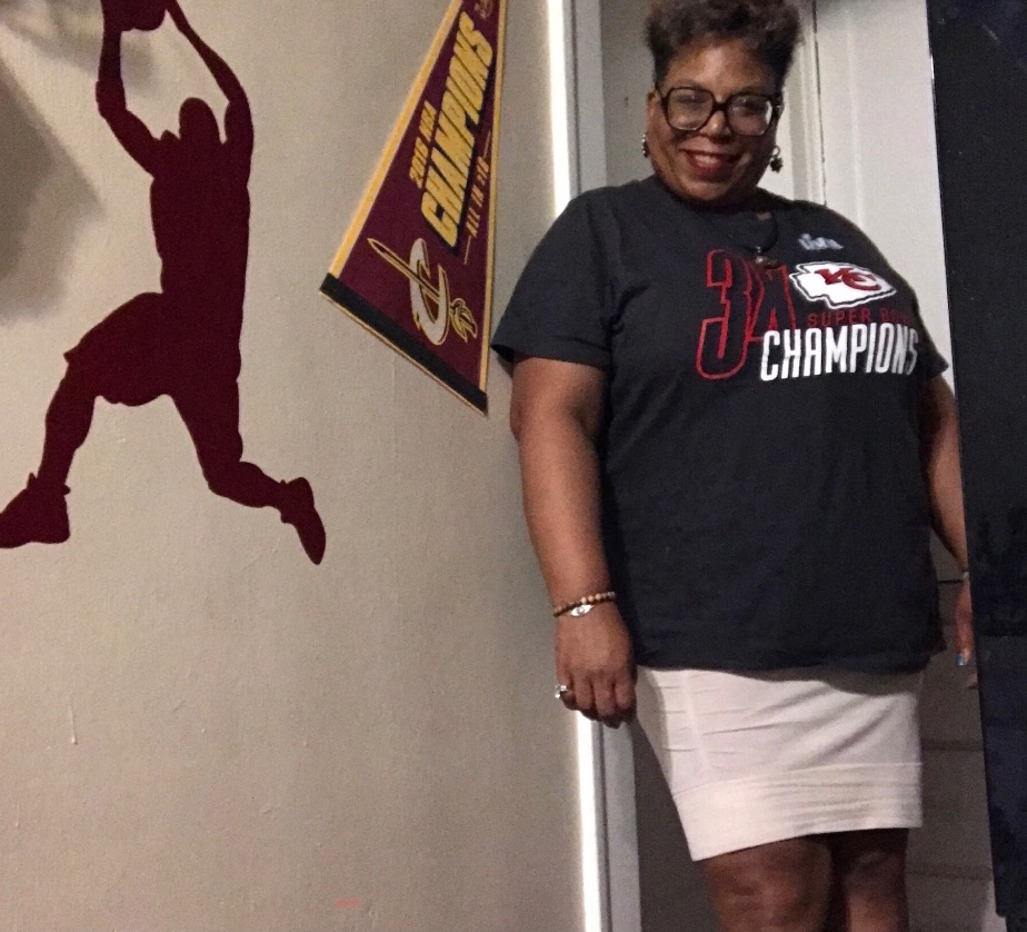 usafamamameeks's tweet photo. No worries (Kermit Kermit)  He’s our Man … if He can’t do it …. No “WON” Can  
@Chiefs 
@tkelce 
My shirt says…. Bowl Win Champs 🤩
Gooooo Mahomes https://t.co/k6rT1mFf1r