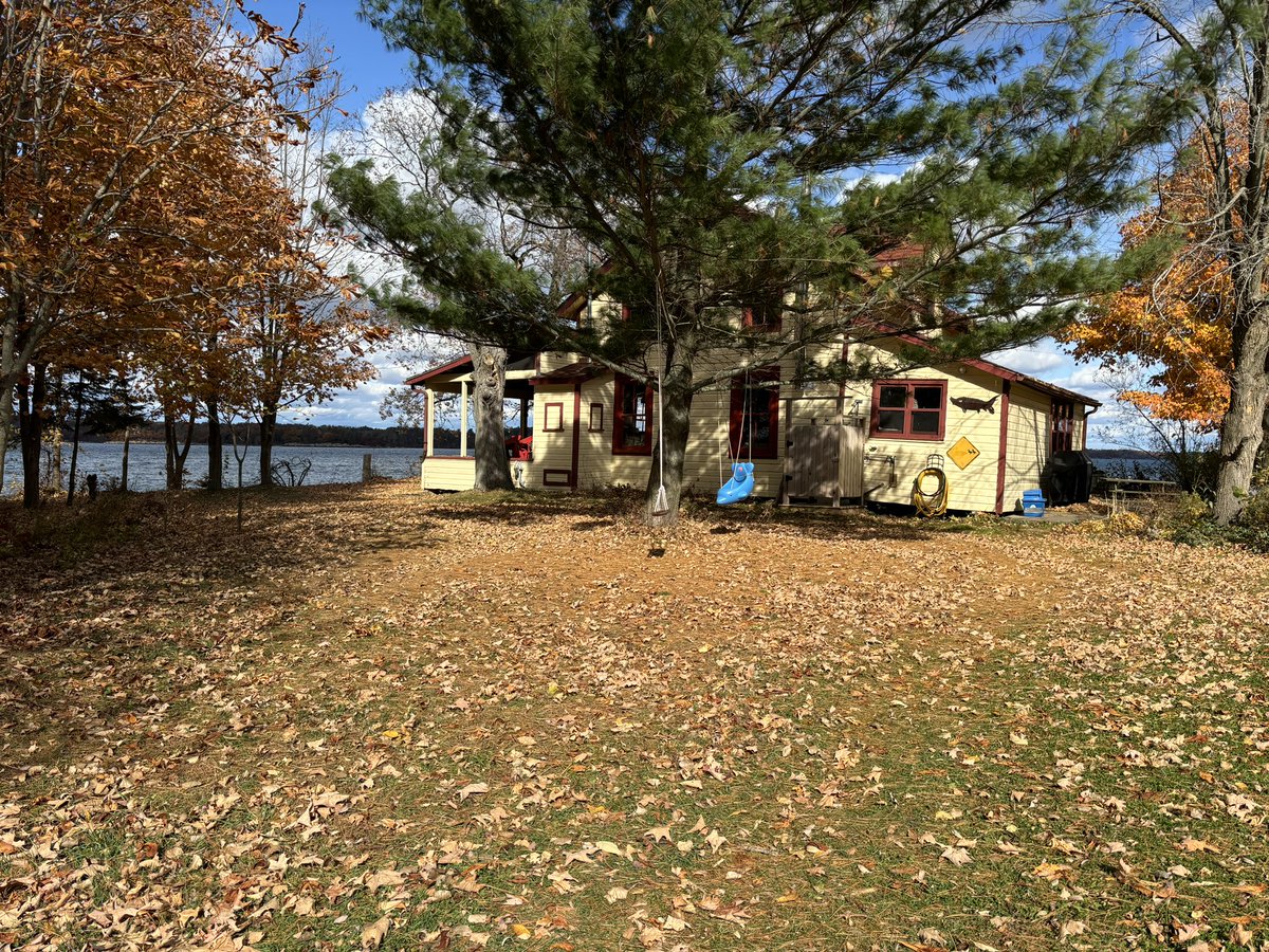 waterkeepermark's tweet image. Beautiful fall day on the river, as the Great Lakes go rolling by Wolfe Island. So much effort goes into ensuring swimmable drinkable fishable water for all; grateful for support on days like this. @swimdrinkfish #biinaagami