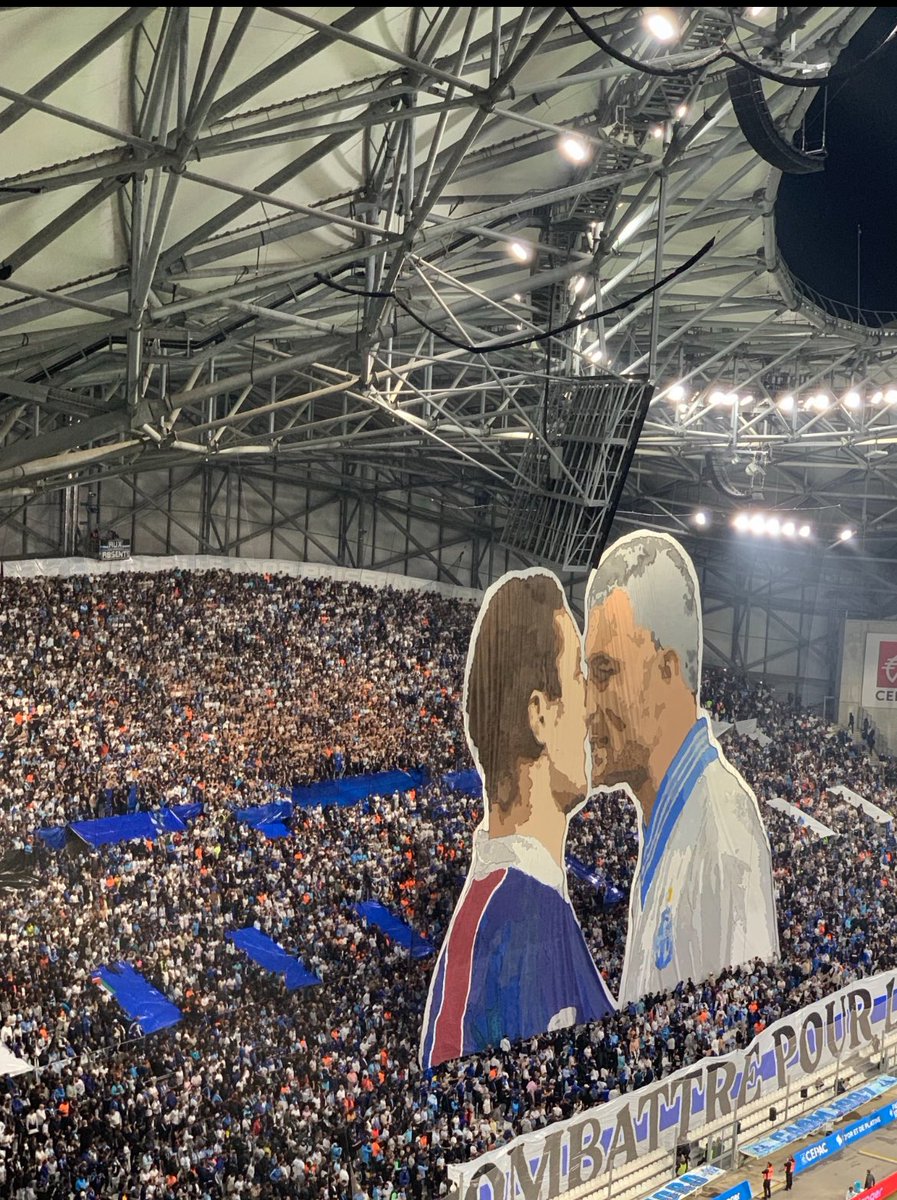 cmadrolle's tweet photo. À
Jamais les premiers @OM_Officiel
Bravo au virage nord #haltehomophobie @GilAverous merci @gillesrof 😜 https://t.co/im29KchR8c