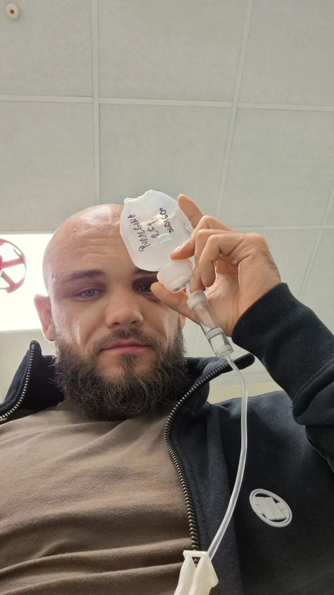 adrians_mma's tweet photo. Bardzo mocna historia. Michał Sobiech opisał na blogu swoją walkę z gronkowcem, którym zaraził się od swojego rywala - Karola Kutyły podczas gali KSW 99. Groziło mu usunięcie woreczka żółciowego i poważne komplikacje zdrowotne, a dodatkowo poniósł straty materialne. #KSW99
Link do pełnego wpisu w poście niżej.