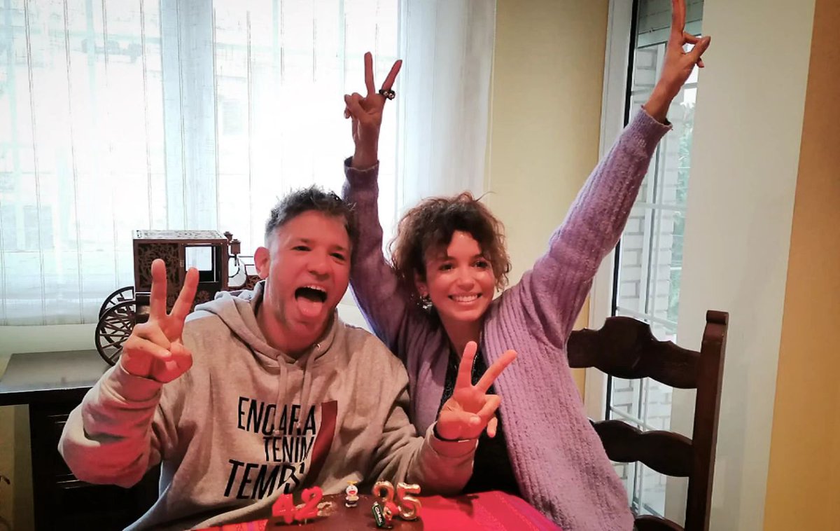 Mariaxime5's tweet photo. Carol y Joan festejando sus cumpleaños con la familia en Camarles ❤️‍🔥❤️‍🔥❤️‍🔥❤️‍🔥❤️‍🔥

IG: Joan Rovira Music/Carolina Melich 

#carolrovira 
#joanroviramusic 
#felizcumpleaños 
#carolrovirafans https://t.co/P9YWqb8JXj
