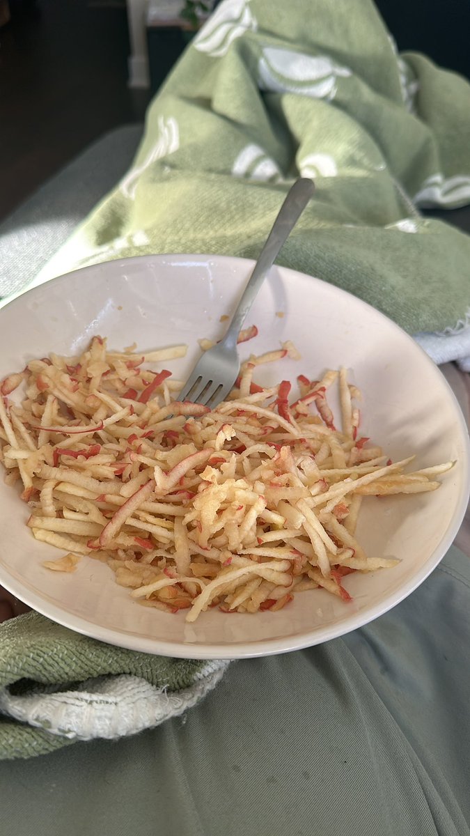 offTheReefer's tweet photo. Shredded apple again https://t.co/lVmjnHwiL6