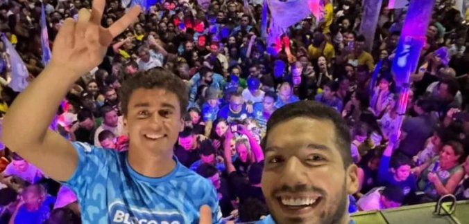 Med176's tweet photo. O @nikolas_dm já pode pedir música no fantástico.😂😂😂😂😂 https://t.co/AiRE6wlChd