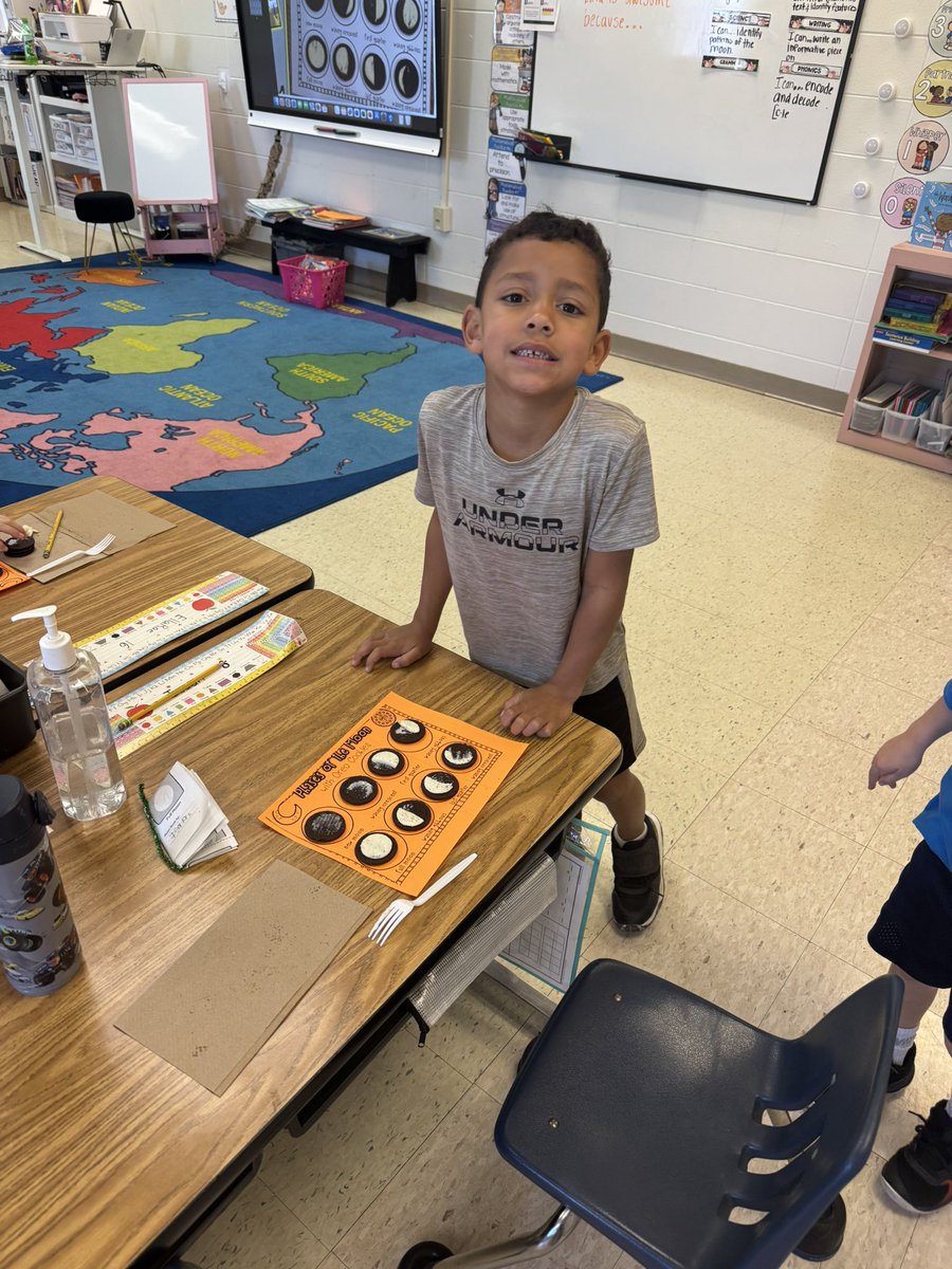 Laurel Waddle (@waddlelaurel) on Twitter photo After reading informational text “Watching the Moon” and writing informative piece on the moon, we took what we learned about patterns of the moon to food. 🌖 🌙 🌕 <a href="/cullmanprimary/">Cullman City Primary</a> After reading informational text “Watching the Moon” and writing informative piece on the moon, we took what we learned about patterns of the moon to food. 🌖 🌙 🌕 <a href="/cullmanprimary/">Cullman City Primary</a>