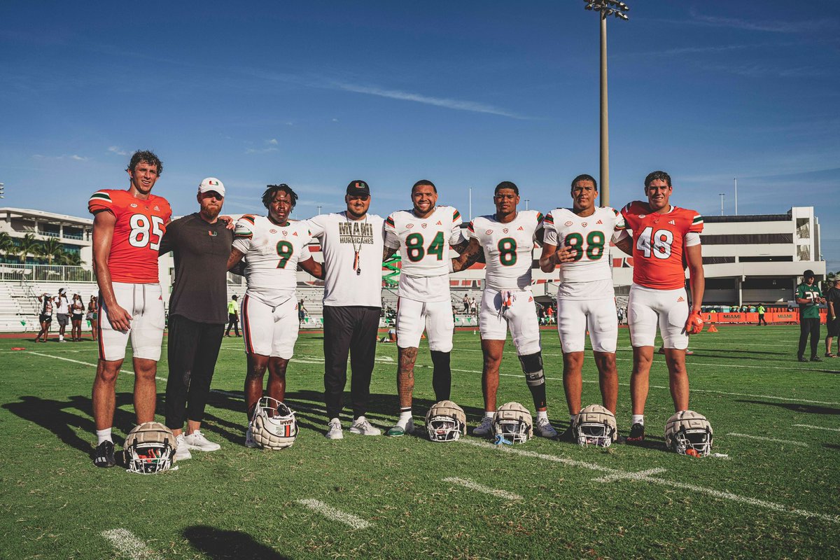 Happy National TE’s Day to the BEST!🧡💚🙌🏼 #TEU <a href="/CarverHunter/">Hunter Carver</a> <a href="/JacksonCarver11/">Jackson Carver</a>